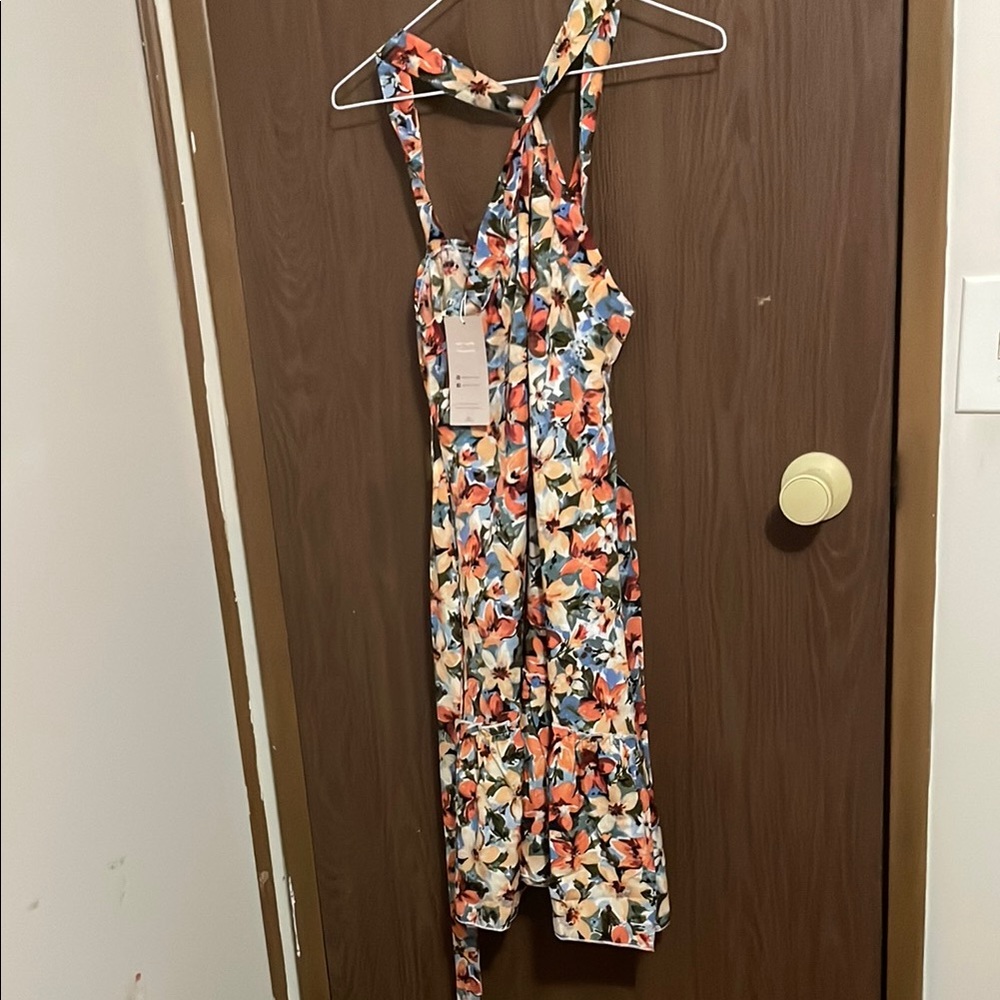 Vibrant Midi Sundress in Blue with Halter Neckline and Sleeveless Design